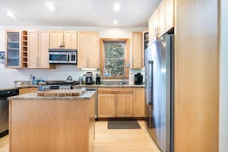 94 Gerald Dr, Newbury, NH 03255