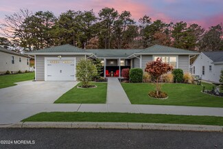 15 Redhook Bay Dr, Toms River, NJ 08757
