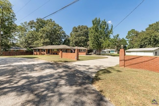 625 Cooper St, Perry, GA 31069