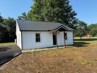 119 E Grove Rd, Gleason, TN 38229
