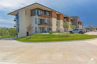 3022 Fieldhouse Cir, Manhattan, KS 66503