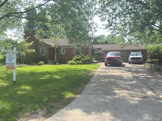 24530 Hickory Dr, Grosse Ile, MI 48138