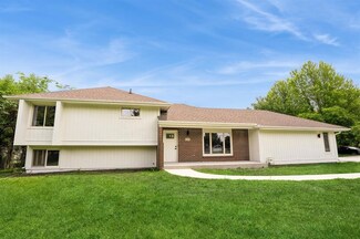 8501 NW Beaver Dr, Johnston, IA 50131