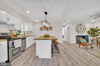 54 Small Apple Ct, Linden, VA 22642