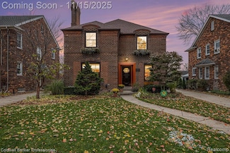 1358 Harvard Rd, Grosse Pointe, MI 48230