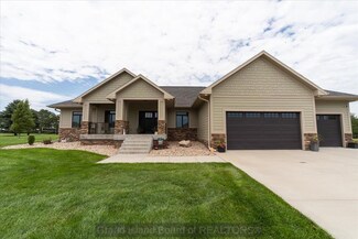 117 Platte View Dr, Phillips, NE 68865