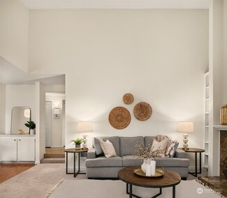4707 W Lake Sammamish Pkwy SE Unit D303, Issaquah, WA 98027