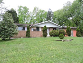 5 Oval Dr, Dallas, PA 18612