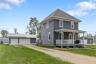 205 Maple St, van Horne, IA 52346