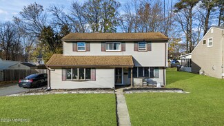 4 Deer St, Hazlet, NJ 07730