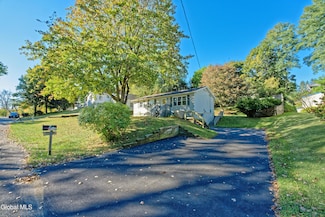 18 Coronation Dr, Stuyvesant, NY 12173