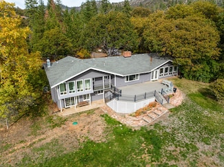 348 Ridgewood Dr, Jacksonville, OR 97530