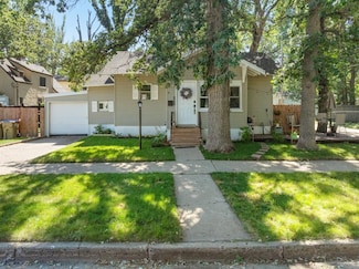 809 4th Ave NW, Minot, ND 58703