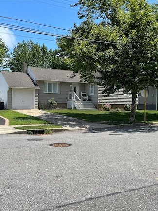 19 Tappan Ave, Babylon, NY 11702