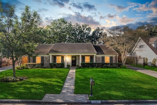 12427 Carriage Hill Dr, Houston, TX 77077