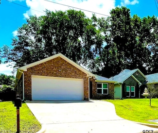 641 Hays Ave, Mount Pleasant, TX 75455
