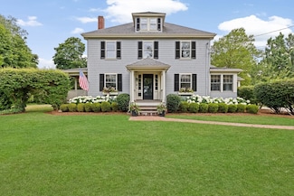 21 Middle St, Hingham, MA 02043