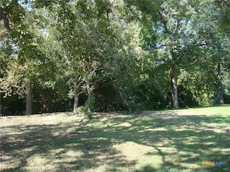 26 River Oak Dr, Seguin, TX 78155