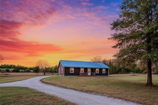 10130 W 2400 Rd, Fontana, KS 66026