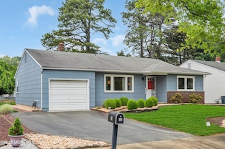 15 Beaverbrook Dr, Toms River, NJ 08757
