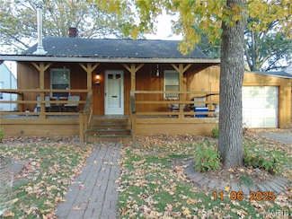 215 Doerr St, Roxana, IL 62084