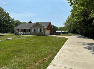 4300 Brainard Rd, Chagrin Falls, OH 44022