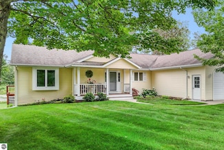 1568 Nightingale Ln, Kingsley, MI 49649