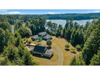 62560 Crown Point Rd, Coos Bay, OR 97420
