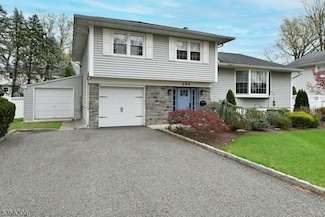 294 Mchenry Dr, Paramus, NJ 07652