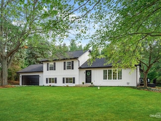 40W665 Carriage Ct, Saint Charles, IL 60175