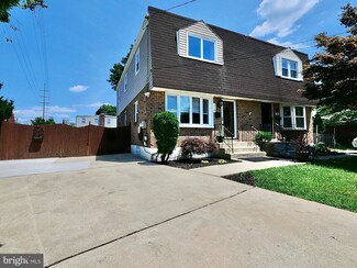 318 Taylor Ave, Essington, PA 19029