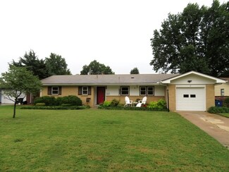 9221 W Bekemeyer St, Wichita, KS 67212