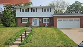 3424 Glencove Ln, Dubuque, IA 52002