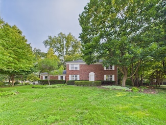 1136 Pine Ct, Batavia, IL 60510