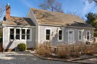 2 Upper Douglas Ln, Oak Bluffs, MA 02557
