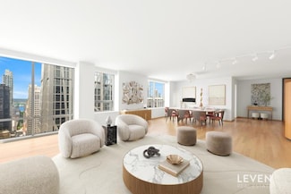 15 W 53rd St Unit 40D, New York, NY 10019