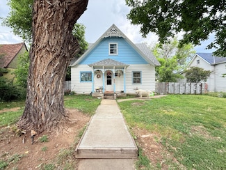 617 Illinois St, Chinook, MT 59523