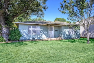 242 W Fannin St, La Grange, TX 78945