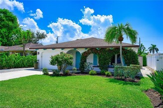 686 95th Ave N, Naples, FL 34108