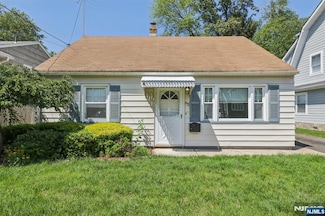 65 Moore Ave, Waldwick, NJ 07463