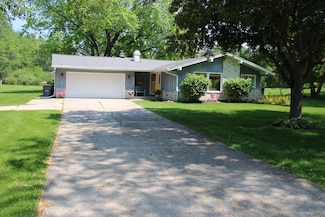 11762 N Ridgeway Ave, Mequon, WI 53097