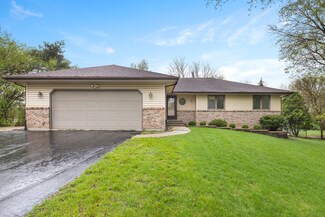 5432 Shamrock Ln, Roscoe, IL 61073