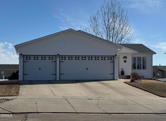 2935 Roosevelt Dr, Bismarck, ND 58503