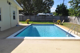 899 W Drew St, Lantana, FL 33462