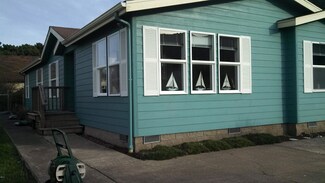 211 W 1st St, Yachats, OR 97498