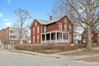 212 W High St, Urbana, IL 61801