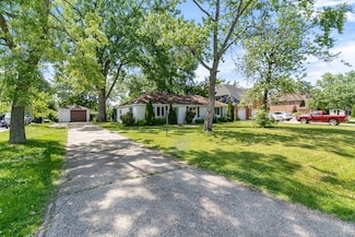 930 S Chatham Ave, Addison, IL 60101