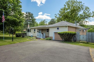1028 Jackson Corners Rd, Red Hook, NY 12571