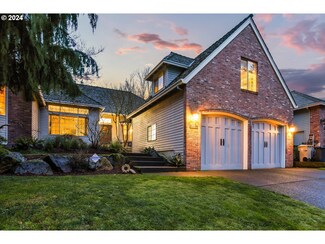 22010 SW Taylors Dr, Tualatin, OR 97062