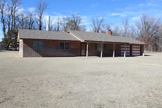 402 N 3rd St, Sharon, OK 73857